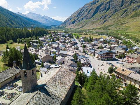 Visite du village de Bessans - Le village de Bessans et son clocher