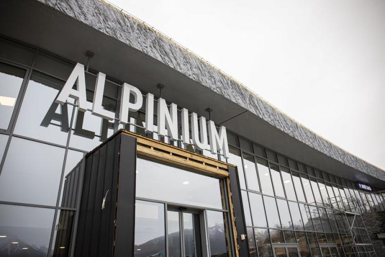 Entrée Alpinium - La photo montre la devanture de l'alpinium